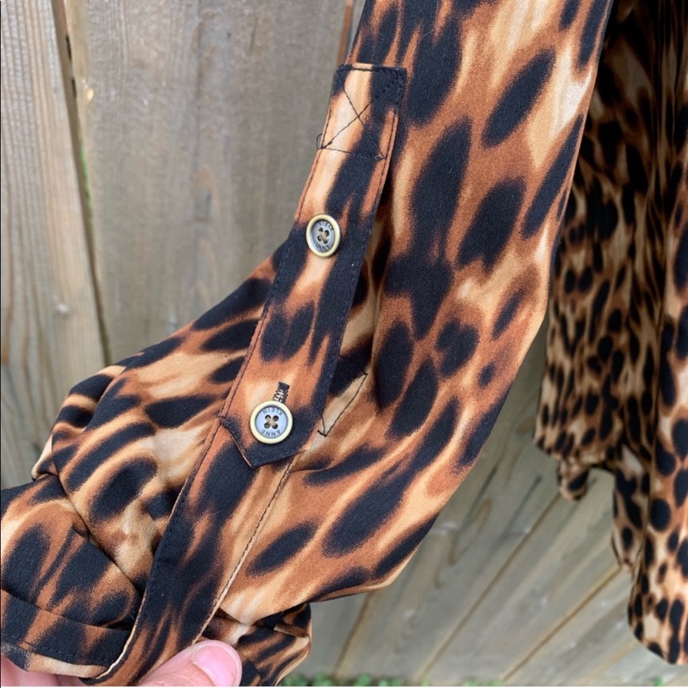 Leopard print button down - Picture 2 of 5